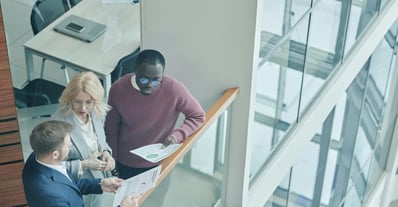 3 colleagues discussing
